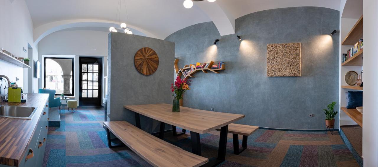 Dvůr Králové nad Labem Art Hostel & Apartments מראה חיצוני תמונה